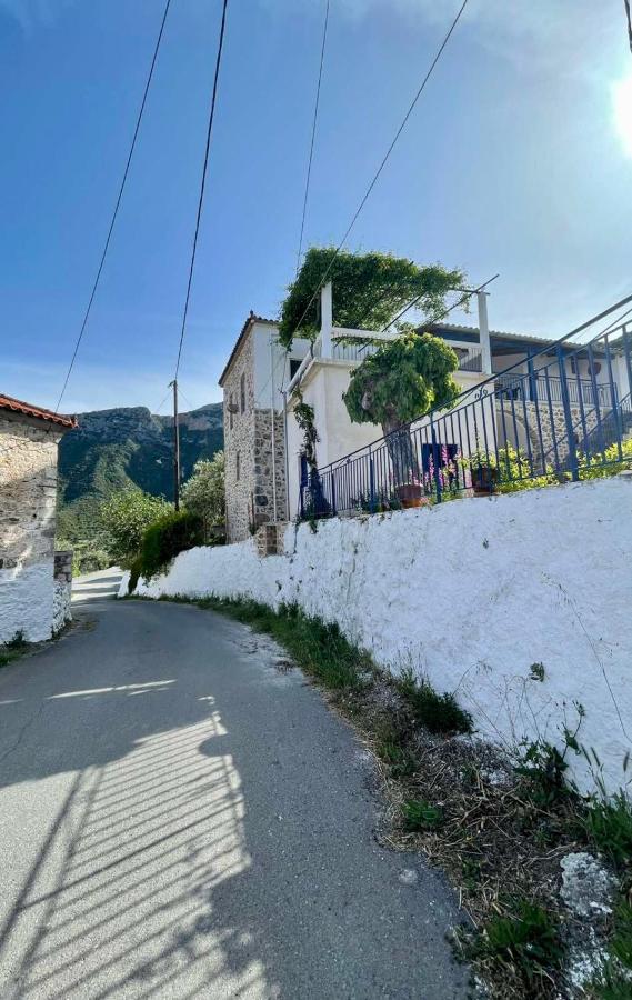 Politeika Traditional House Tirós Exterior foto